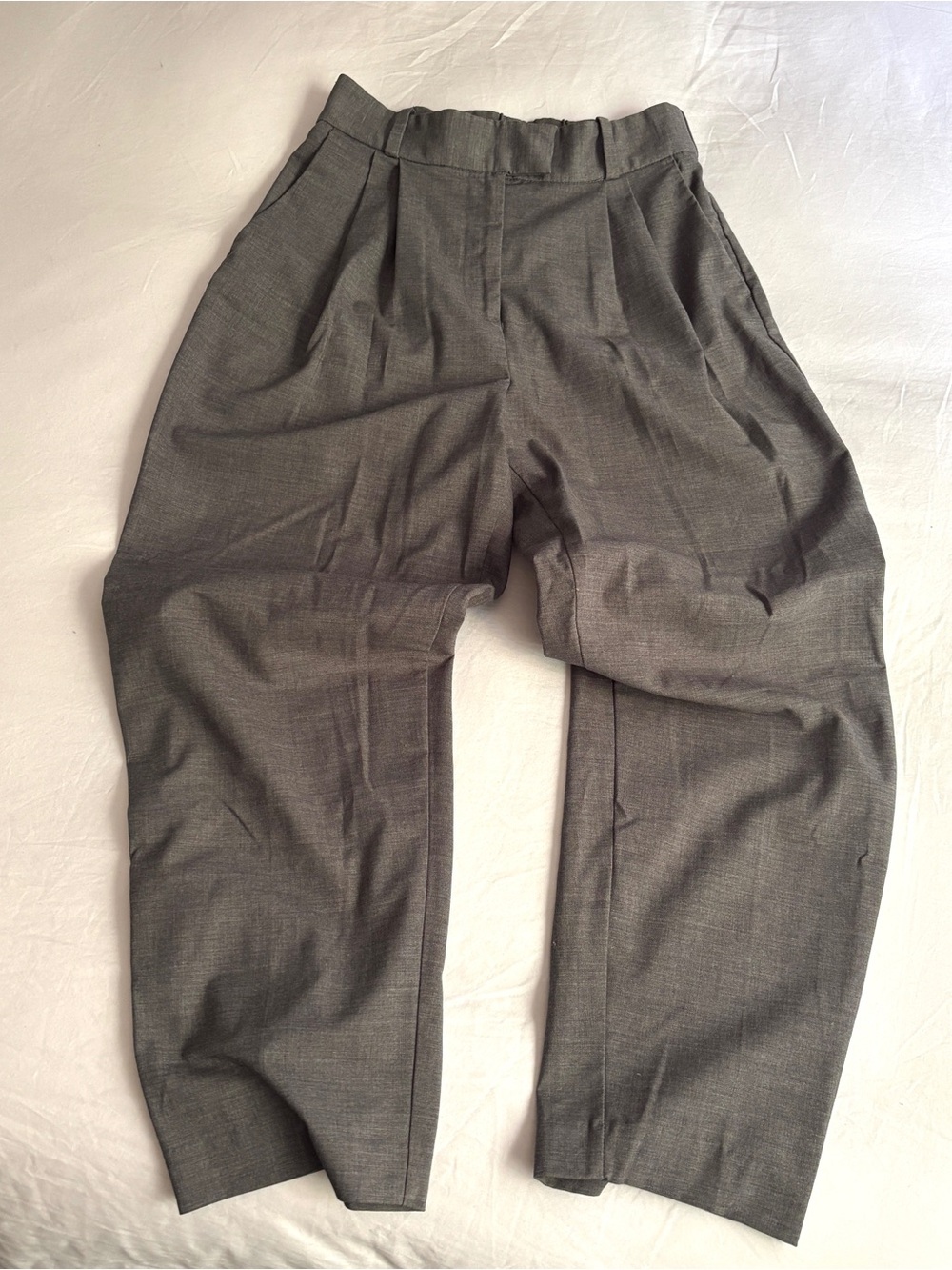 H&M Grey Cropped Pleated Pants